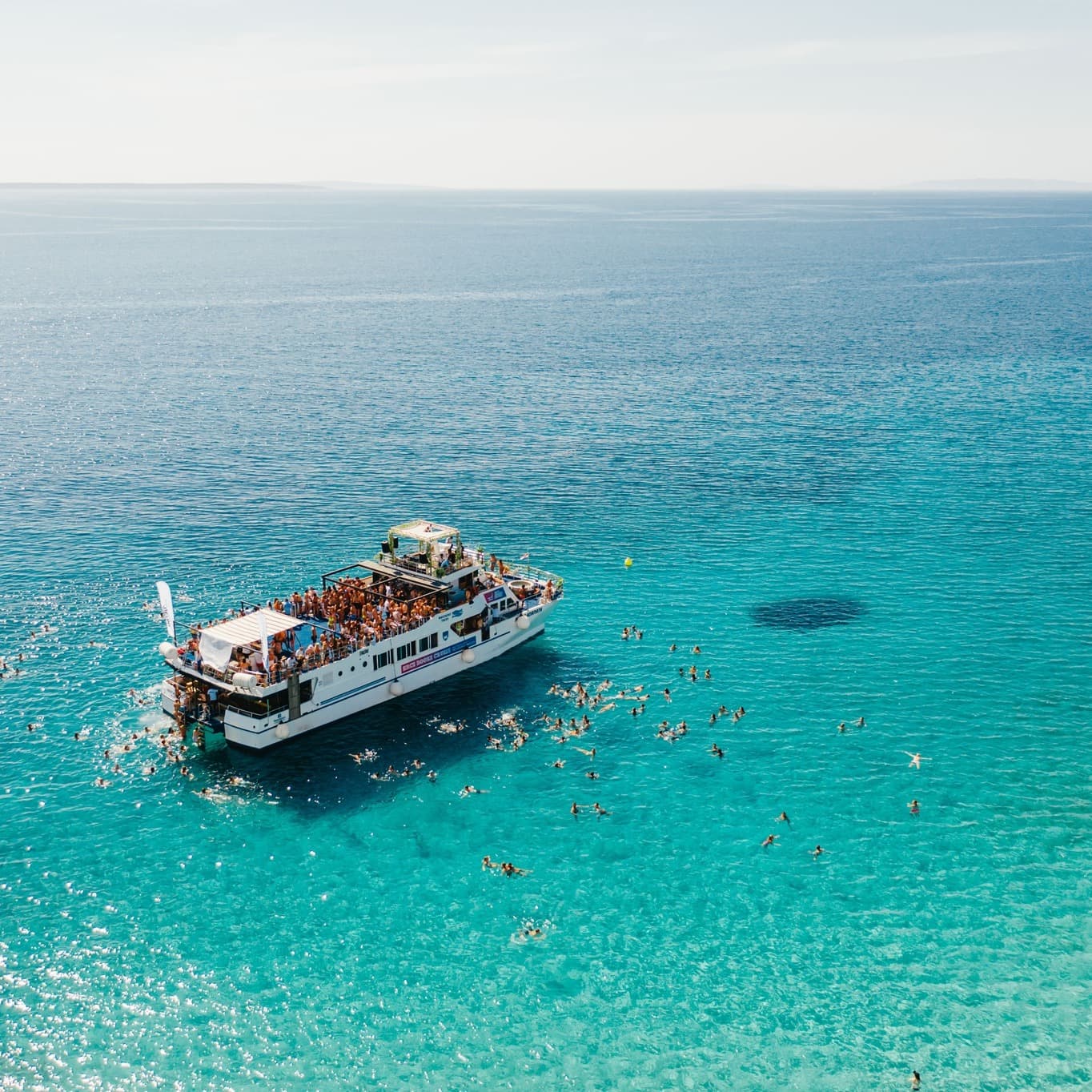 Bateau de fête sur Zrce Beach : Dates, réservation et points forts