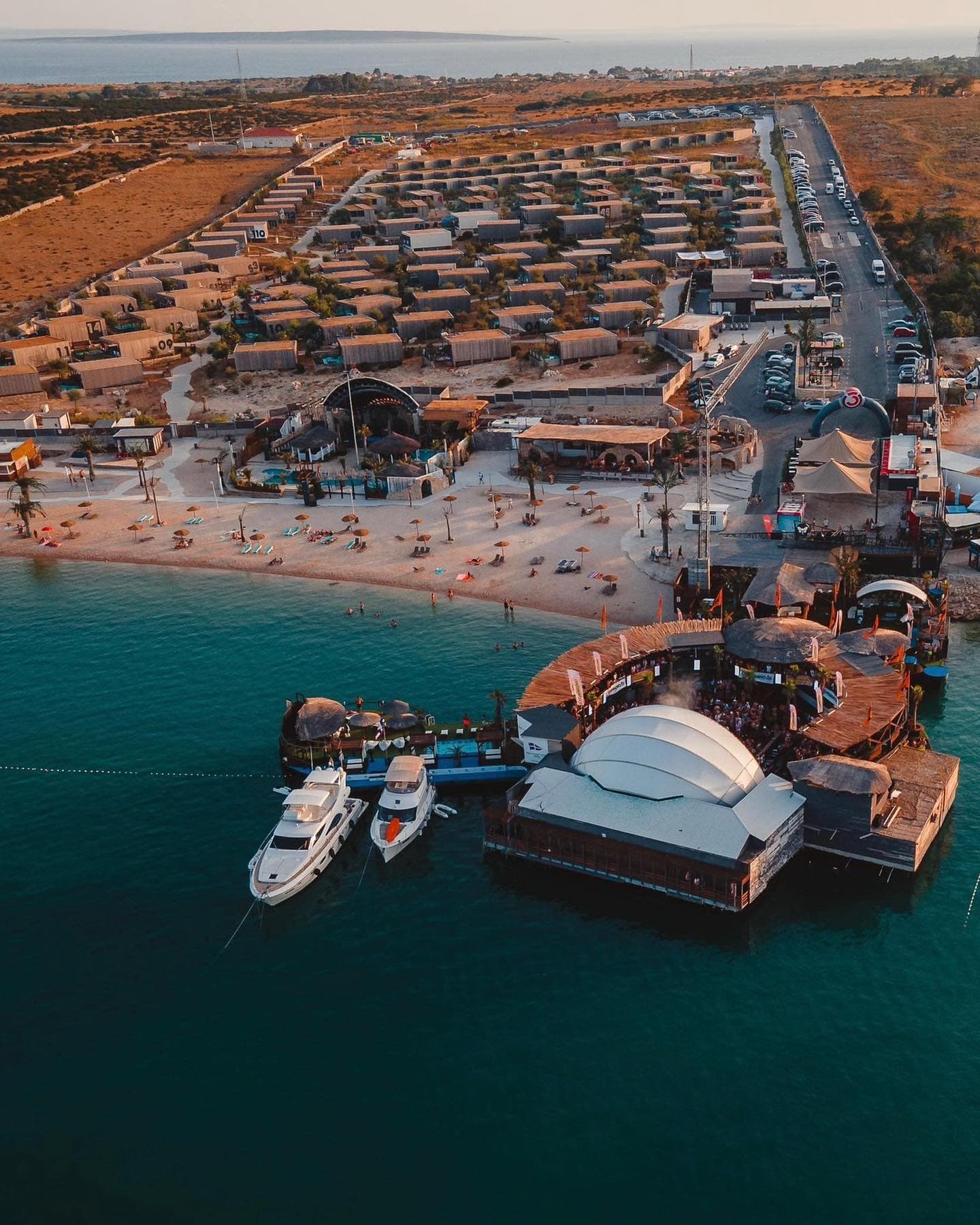 Noa Beach Club